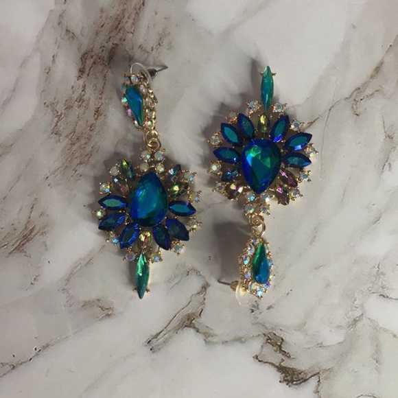 NEW Chandelier earrings with blue rhinestones - Picture 3 of 5